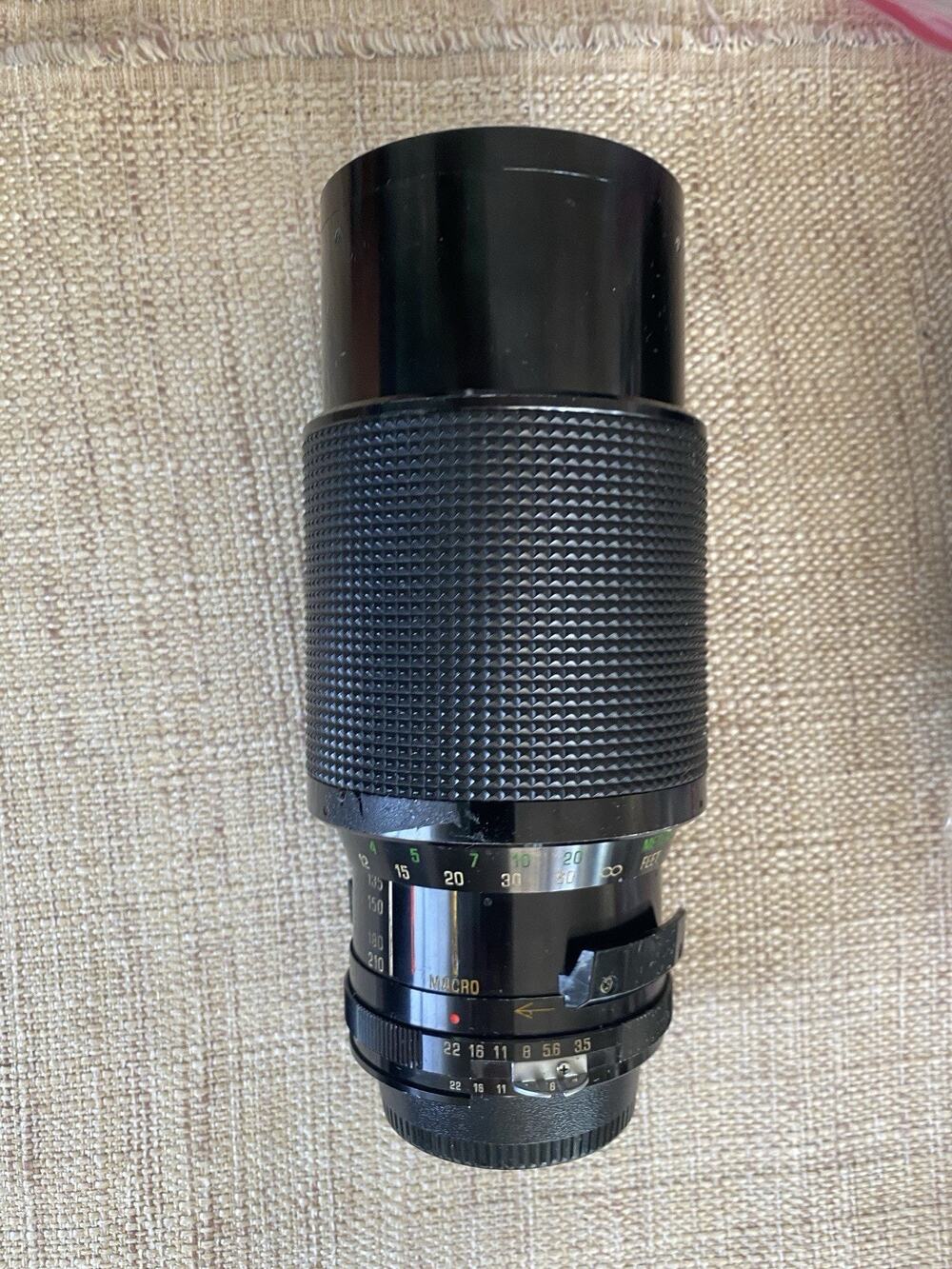 Vivitar Series 1 70-210mm f/3.5 Macro Zoom Lens